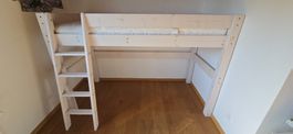 Hochbett aus Kiefernholz weiss lackiert guter Zustand