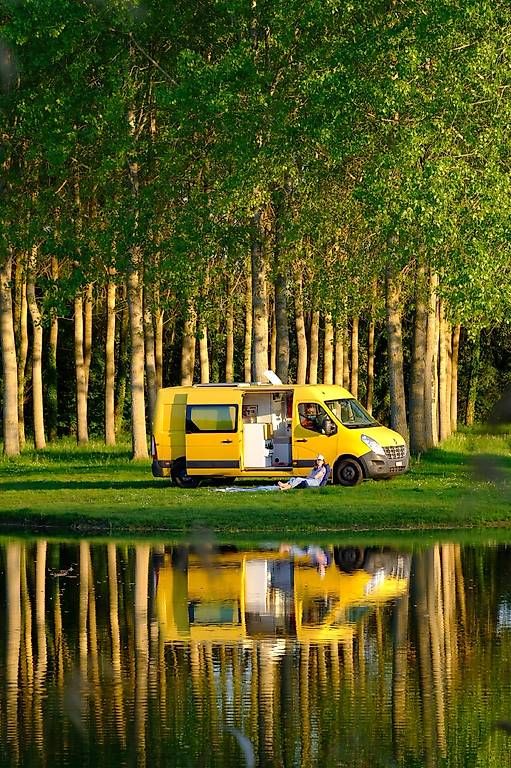 Renault Camping Fahrzeuge: Renault Master L3H2 Camper mit Charakter – Gebraucht aus Bern von Gysin15