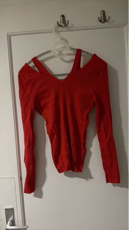 Damen Langarmshirt rot mit Cut-Outs neuwertig