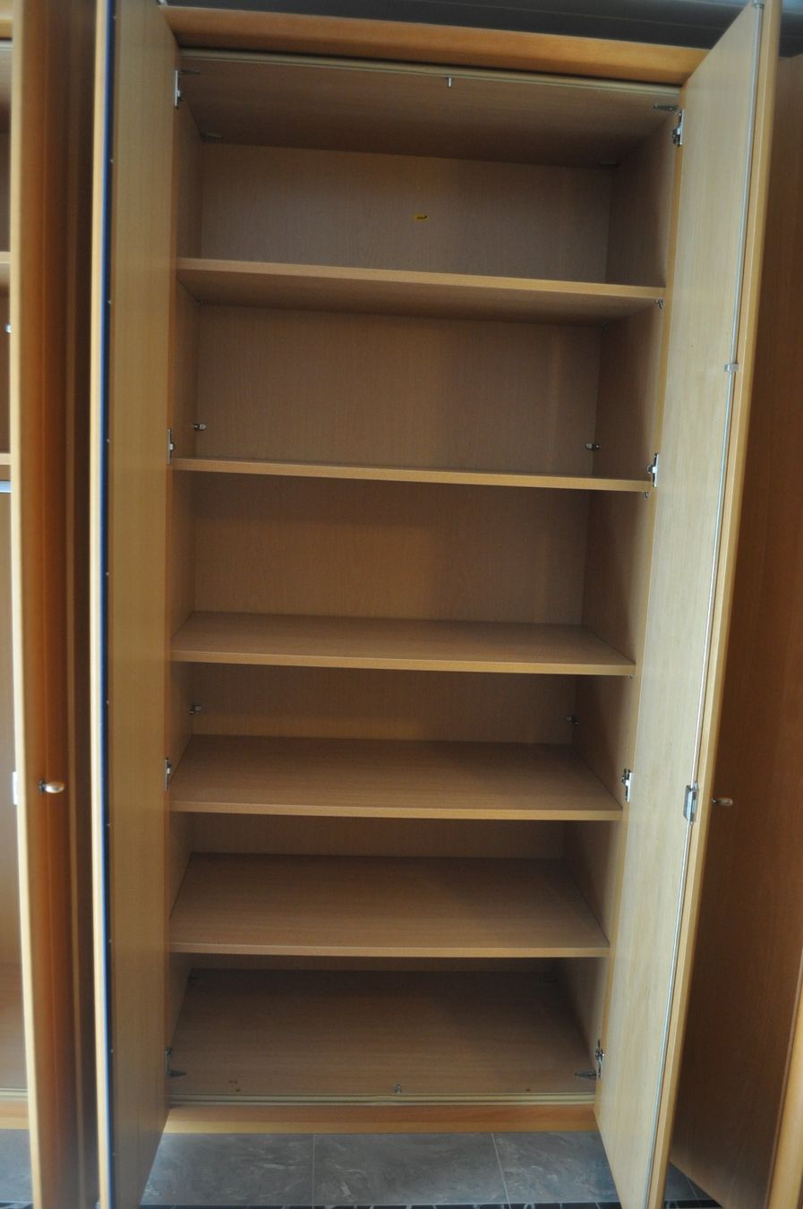 Armadi: Kleiderschrank 3-teilig – Usato da Stüsslingen venduto da jedmar 4
