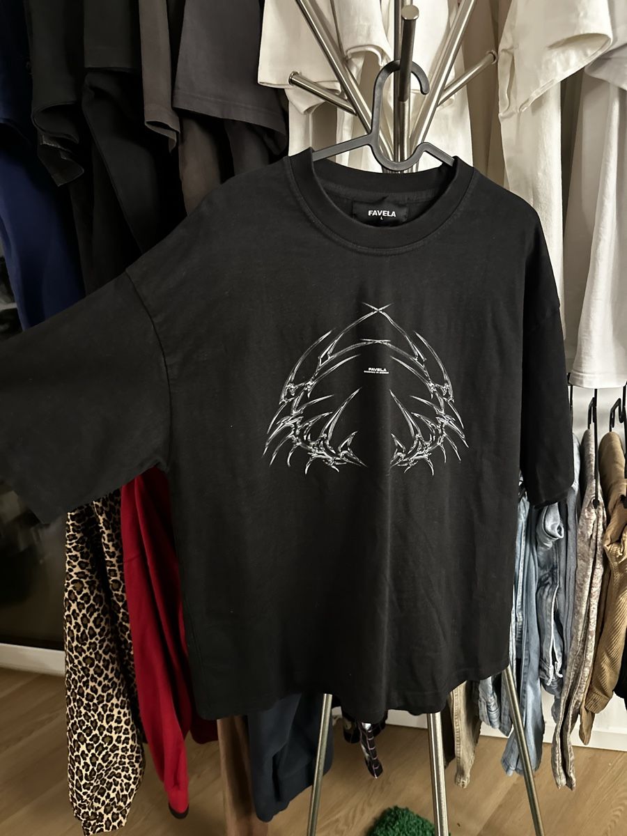 T-shirt: Favela T-shirt L – Usato da Massagno venduto da Axoo 1