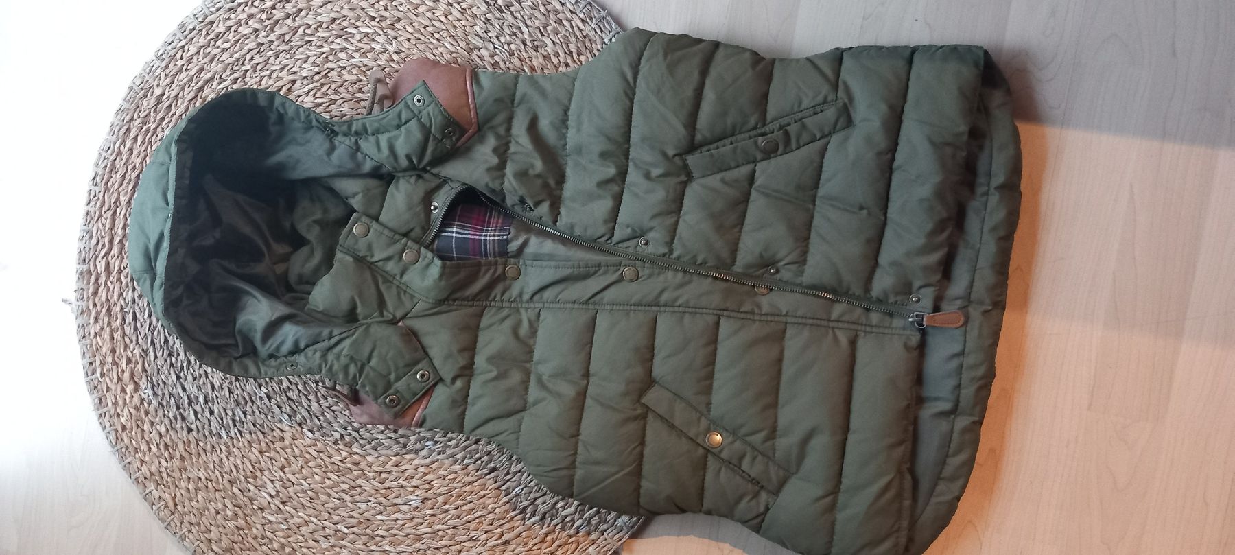 H&M Gilet & Giacche senza maniche: Olive Steppweste mit Kapuze, Herbst/Winter - Grösse S/M – Usato da Rebstein venduto da bestforyou