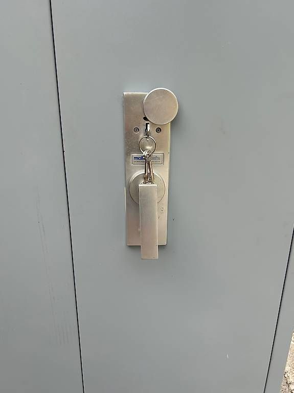 Casseforti: Waffenschrankt mit Tresor  – Usato da Schindellegi venduto da dontknow____ 2