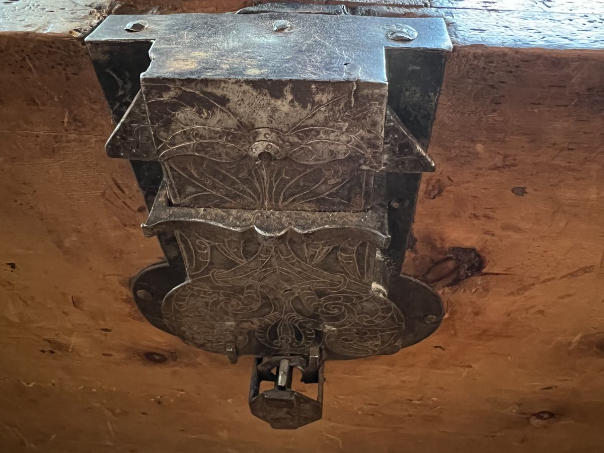 Cassapanche: Frühe Barocktruhe Arve – Usato da Gossau SG venduto da Keller-Antiques 6
