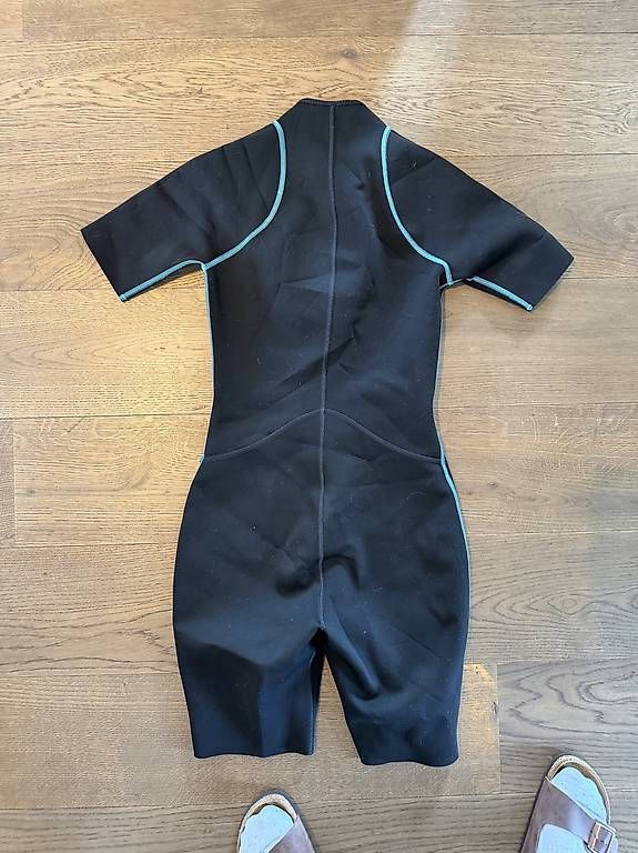 Decathlon Badekleider & Bikinis: Kurzer Neopren Anzug Frauen – Gebraucht aus Bülach von luc_f8sp 1