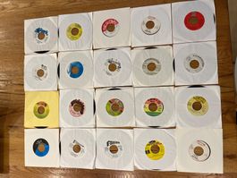 20 x 7" Dancehall / Reggae Singles - top Zustand