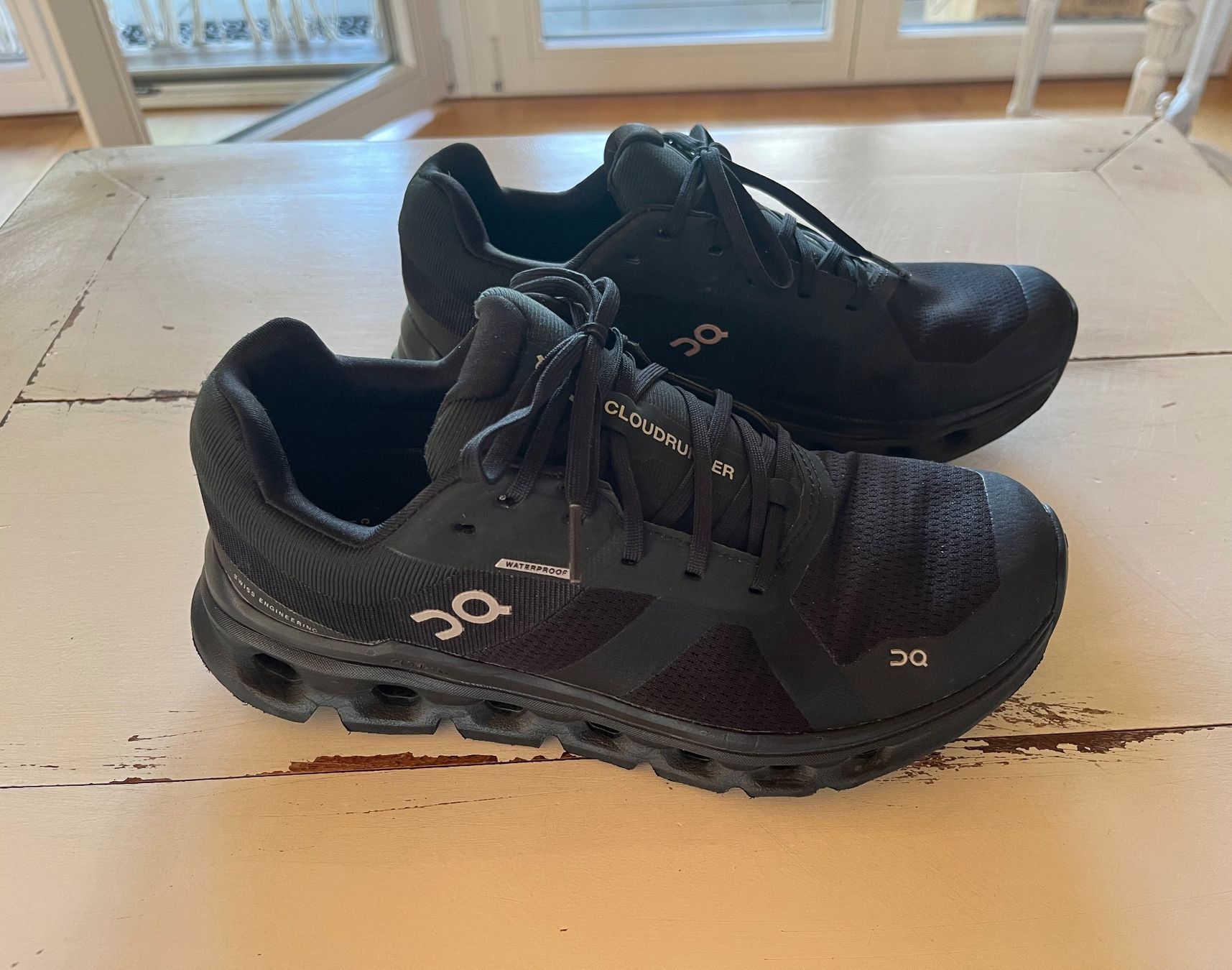 On Scarpe da donna: ON° Cloudrunner waterproof Schuhe Grösse 38,5 – Usato da Bonstetten venduto da Sinilu 2