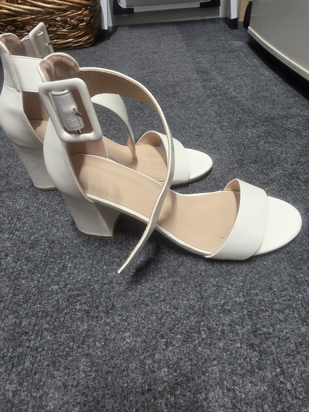 Damenschuhe: Sandales à talon blanc taille 39  – Neu (gemäss Beschreibung) aus Tecknau von Anadias 2