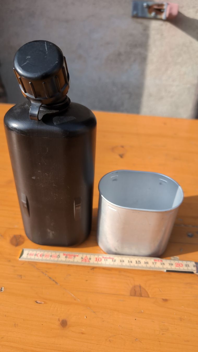 Schweizer Armee Attrezzatura & Pezzi di ricambio: Original Schweizer Armee Feldflasche mit Becher – Nuovo (secondo la descrizione) da Rorschach venduto da Obi-Wan85 3