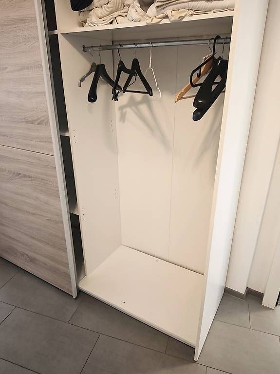 Armadi: Schrank mit Scheibentüre weiss Holz optik – Usato da Chur venduto da Edina1994 1
