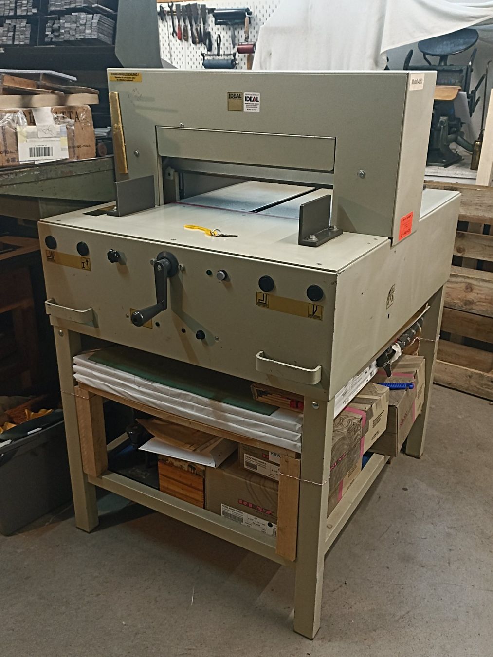 Alle Maschinen: IDEAL Schneidemaschine Stapelschneider – Gebraucht aus Hunzenschwil von davidpetro