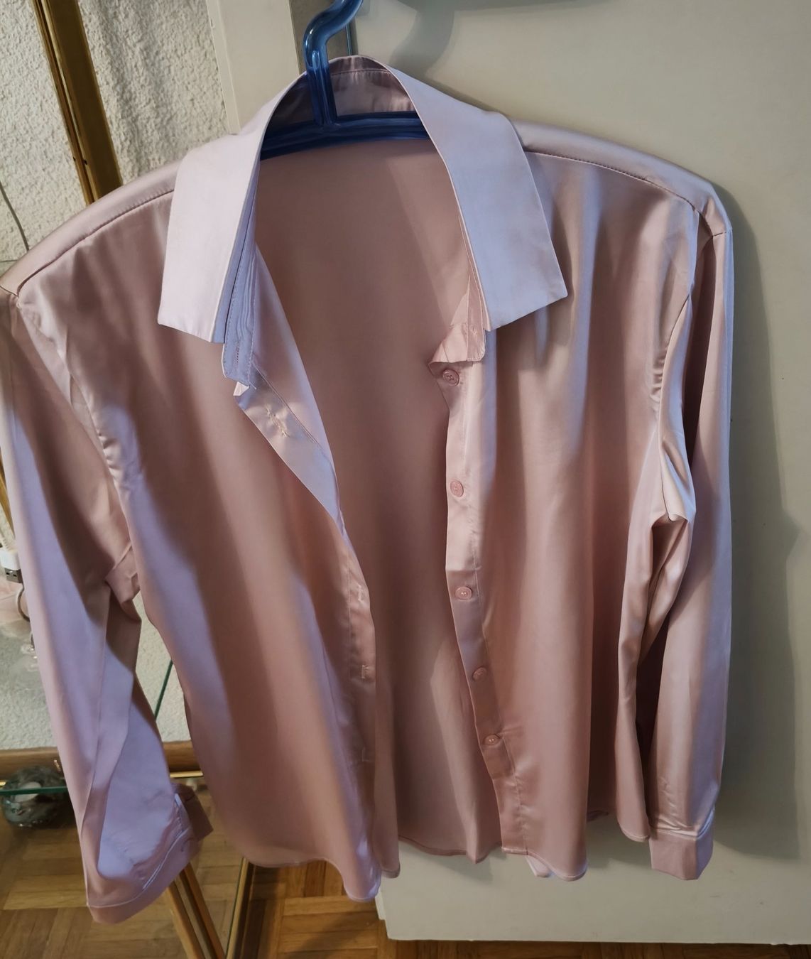 Blusen: Satin-Bluse mit Knöpfen, Langarm, Eleganter Freizeitstil – Neu (gemäss Beschreibung) aus Urtenen-Schönbühl von sep_k9jk 2