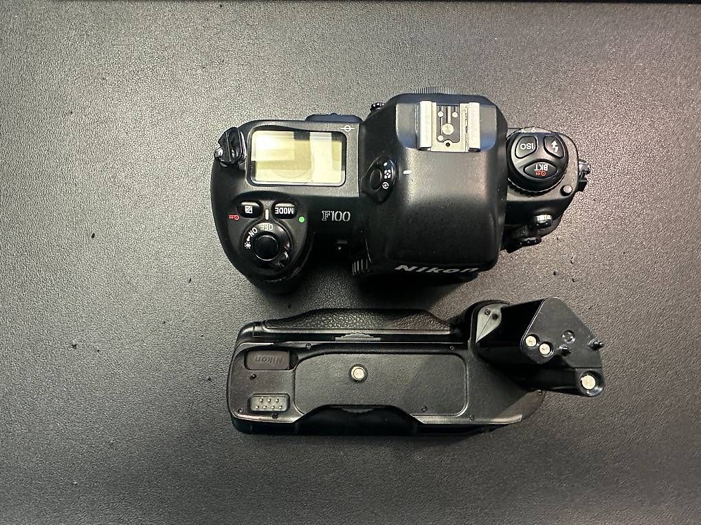 Nikon Fotocamera: Nikon F100 + poignée MB-15 – Usato da Bulle venduto da SpeedprintArt 3