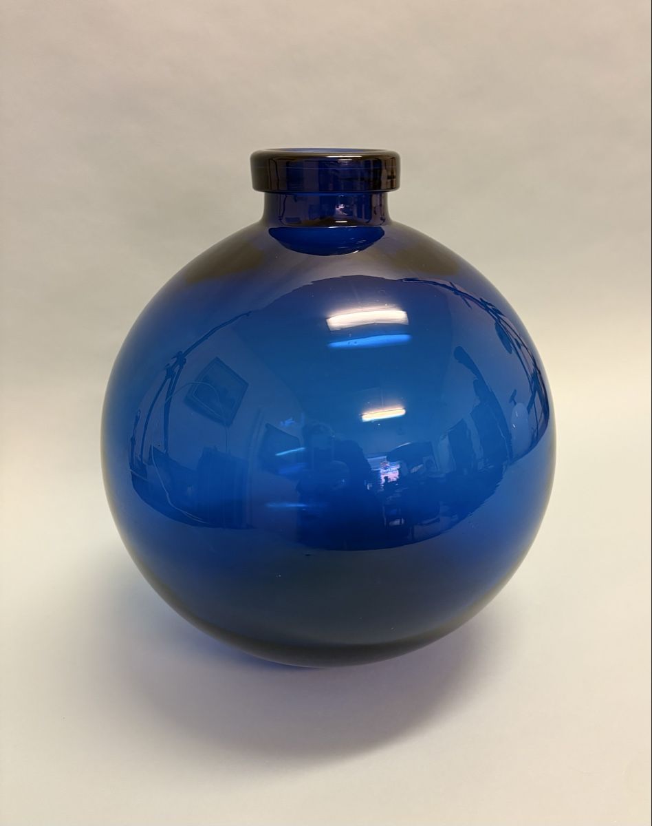 Vasi & Recipienti: Blaue Vintage Kugelvase aus Glas – Usato da Zürich venduto da timeless.tones 1