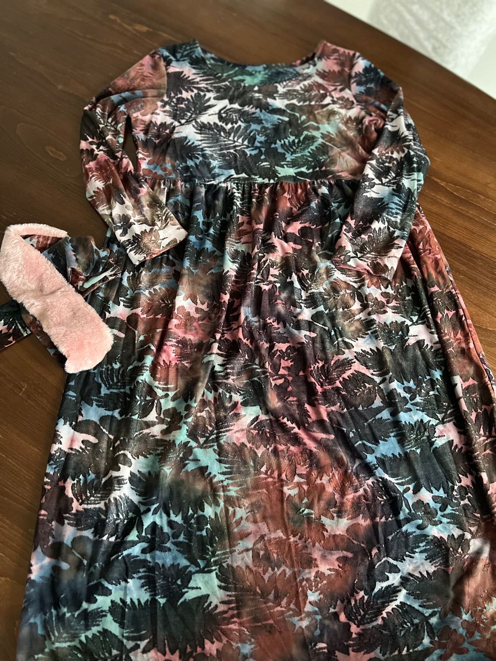 Vestiti: Winterliches Maxikleid mit Blumenmuster, Gr. 40/42 – Usato da Ebmatingen venduto da Mistelu