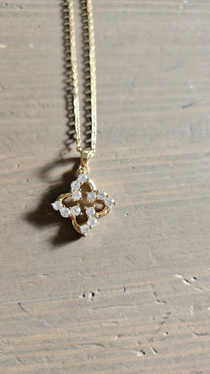 joli collier vintage avec pendentif émaillé