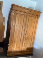 Ancienne armoire en sapin