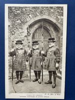 Alte Ansichtskarte London Tower, Yeoman Warders in State Dr.
