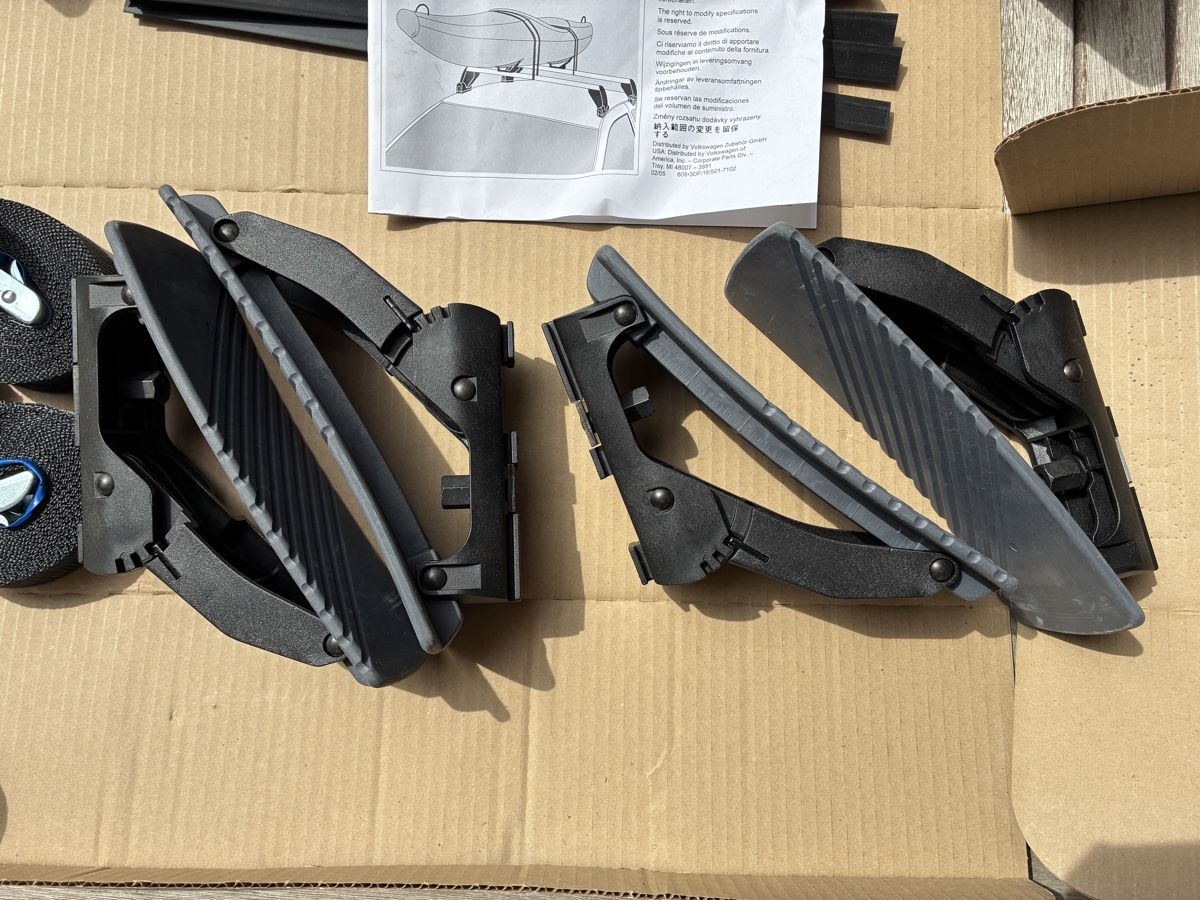 VW Portapacchi: Support de toit pour canoé/kayak – Nuovo (secondo la descrizione) da Colombier NE venduto da Etifloyd2