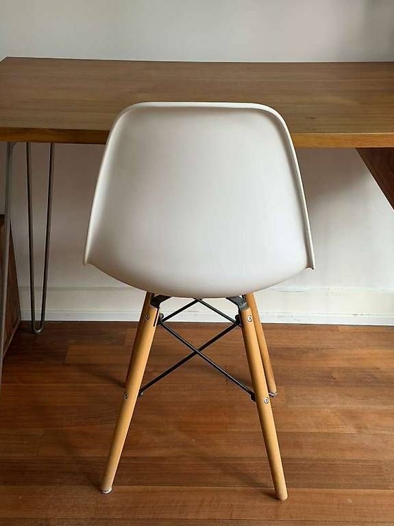 Stühle: Eames-style plastic side chair, white, x4 – Gebraucht aus Zürich von emi_j76q 1