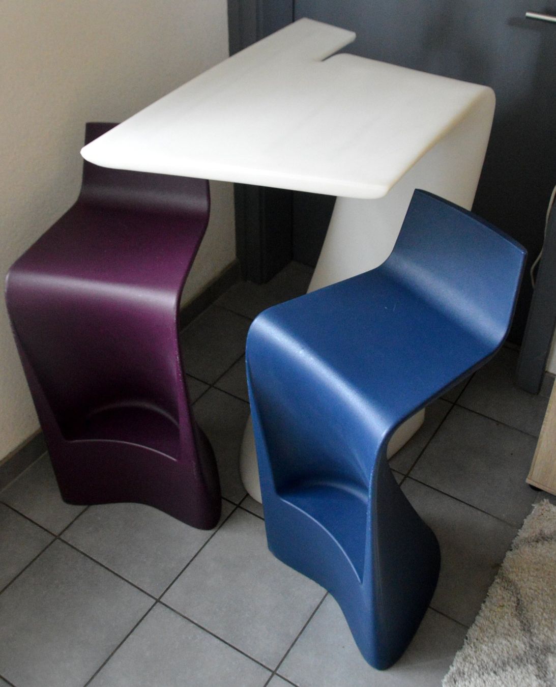 Set di tavolo e panche: Vondom Wing Tisch + 2 x Stühle /  table + 2 x chaises – Usato da Collonges venduto da arashee 2