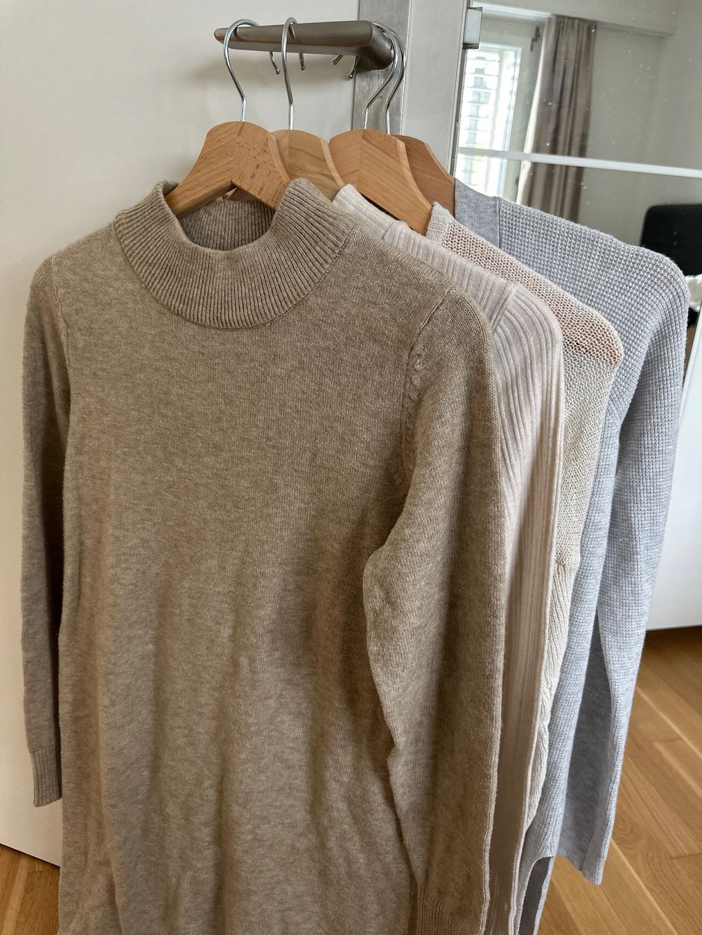 Lotti di vestiti: Kleiderpaket Strickkleider/-pullover, 4-teilig, Gr. M – Usato da Horgen venduto da hubbabubba_101 1