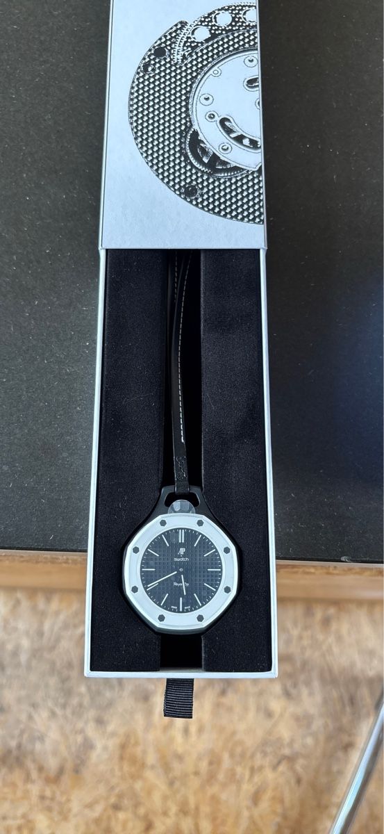 Swatch Orologi: Royal Pop – Nuovo e nell'imballaggio originale da St-Saphorin-Morges venduto da AVAVD