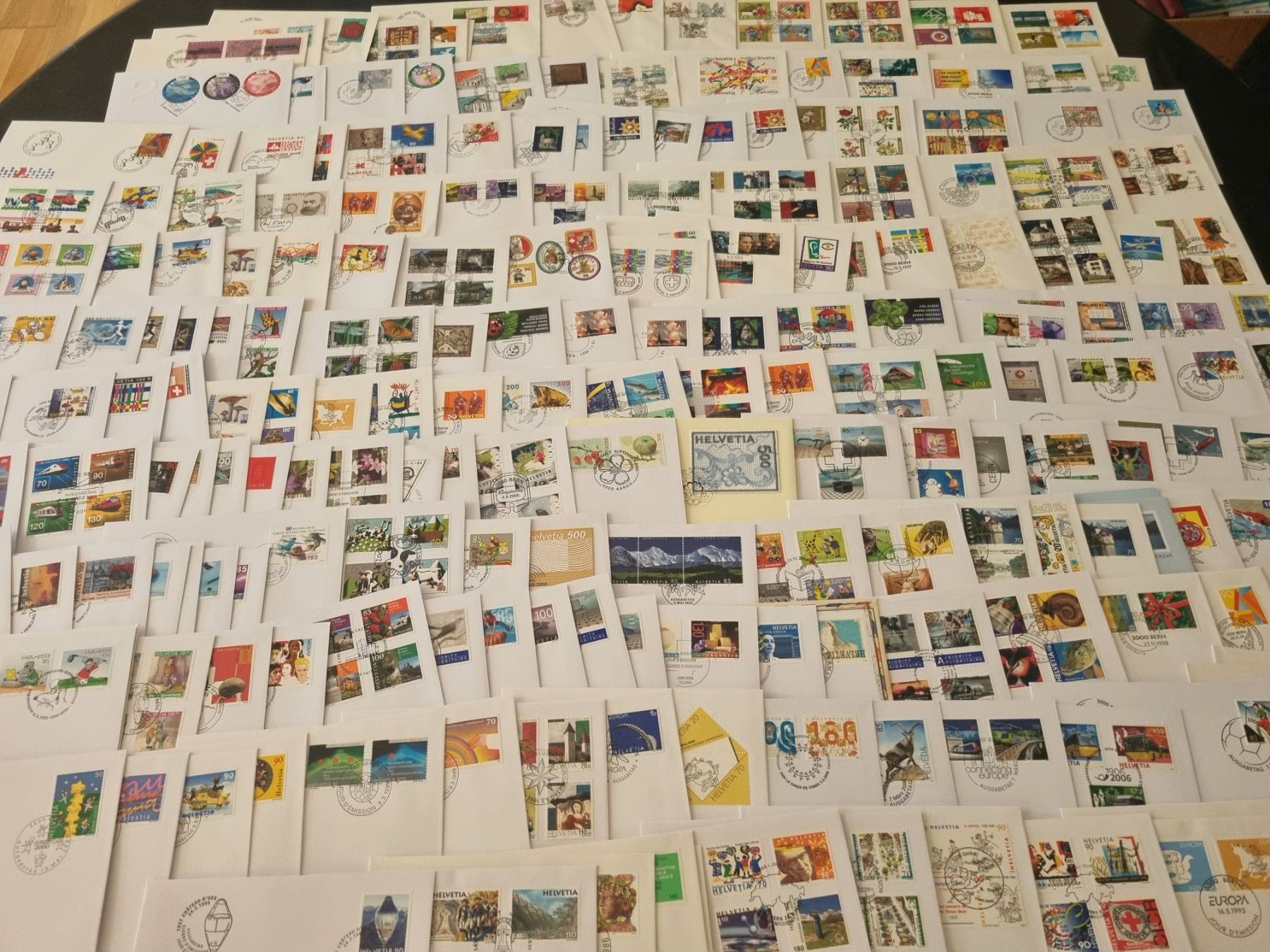 Alle Briefmarken: Lot mit 200 FDC Briefe Schweiz – Gebraucht aus Gümligen von Geniusbuy