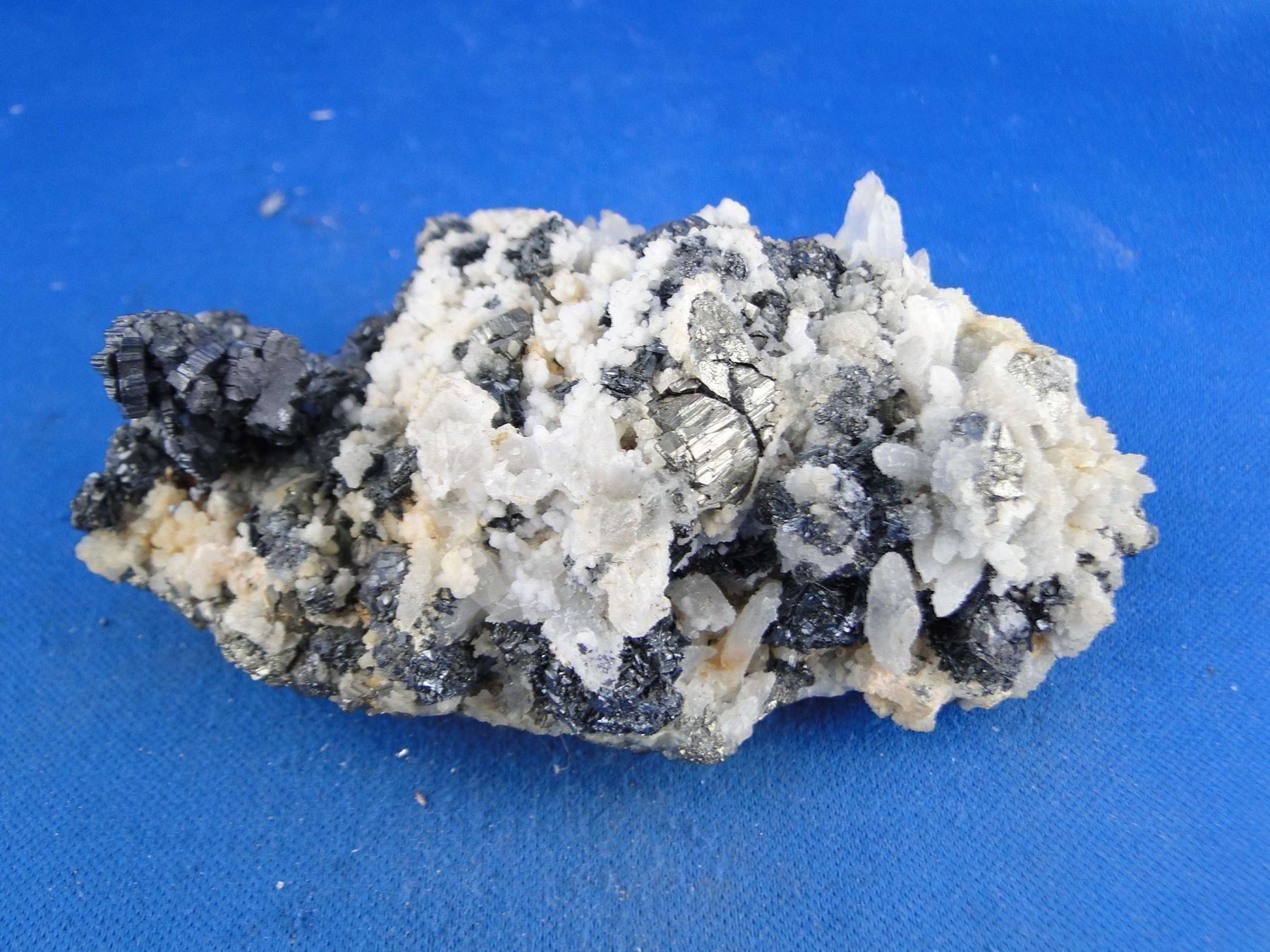 Minéraux & Lithothérapie: Bergkristall mit Bournonit – D'occasion à Schinznach Bad par Demerald