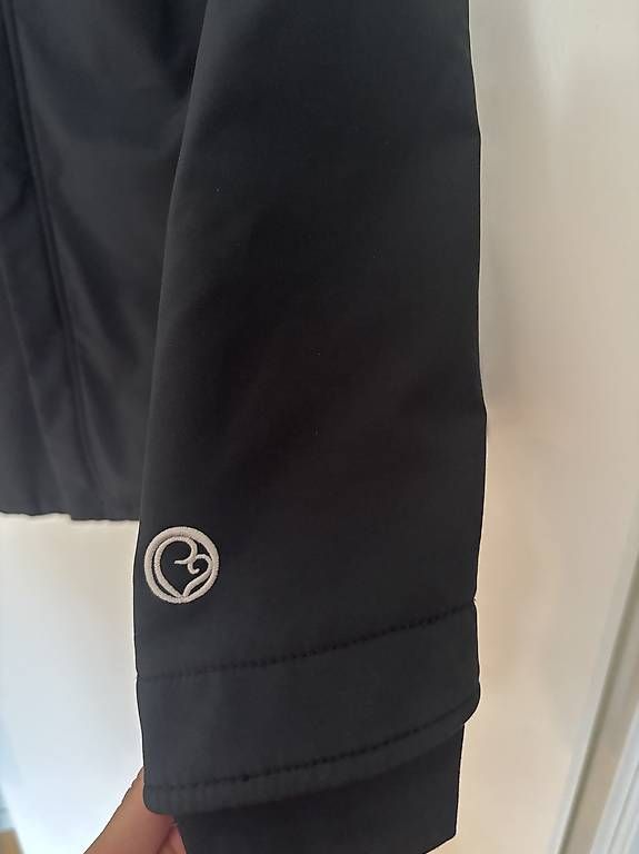 Mamalila Giacche: Tragejacke Softshell mamalila M schwarz – Usato da Biel-Benken BL venduto da frauvomfluss 3