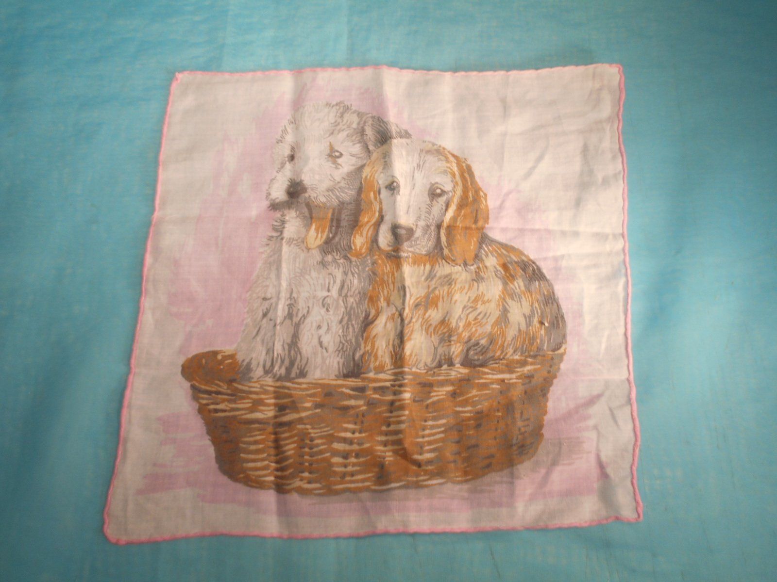 Autres vêtements & accessoires: Rosa Taschentuch, Dackel und Foxterrier – D'occasion à Bellach par JingleCherry 1