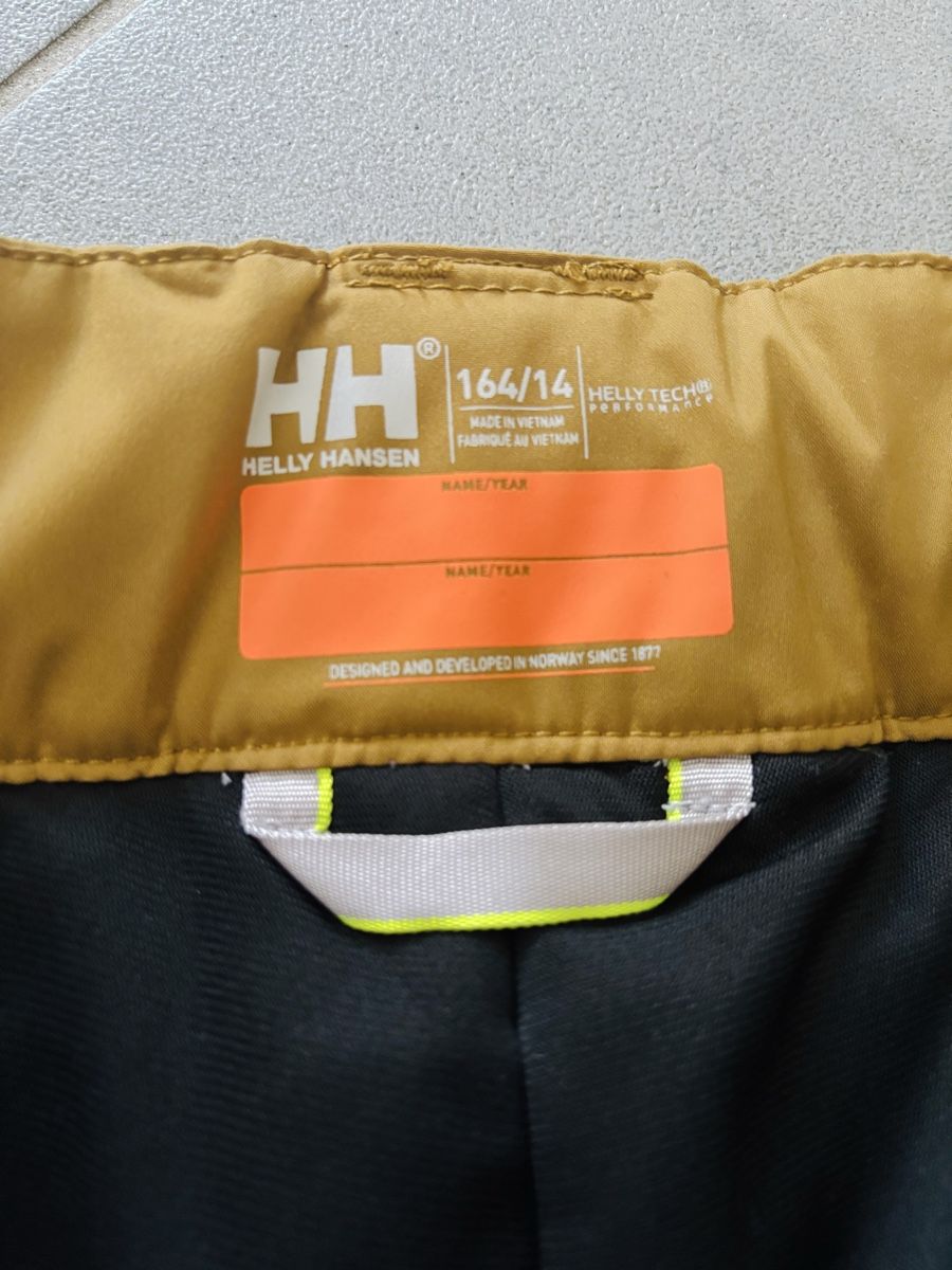 Anzüge: Helly Hansen Skijacke & Hose – Gebraucht aus Wetzikon ZH von turbomuus 4