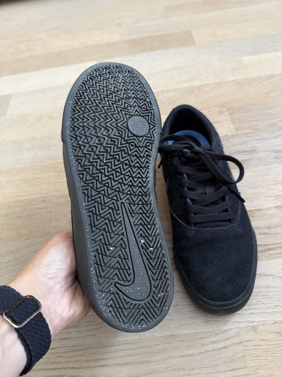 Nike Chaussures femmes: Nike Sneaker schwarz Grösse 40.5 – D'occasion à Rubigen par Elmacino 4