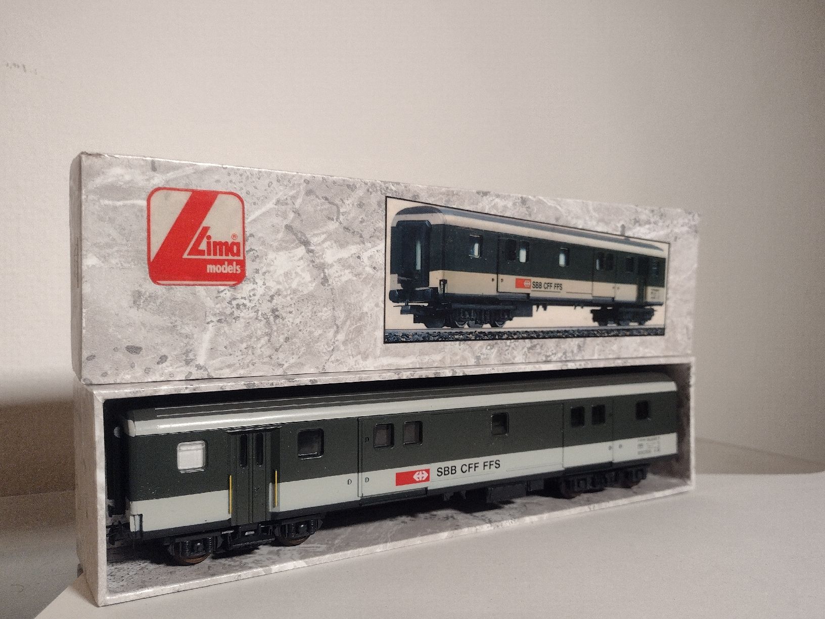 Lima Modellini di ferrovie: Lima Models SBB CFF FFS Luggage Car - In Box - HO scale – Usato da Zürich venduto da TrainLine