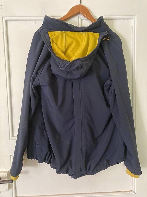 Mamalila Giacche: Tragejacke M von Mamalila, softshell – Usato da Bärschwil venduto da man_8qxk 1