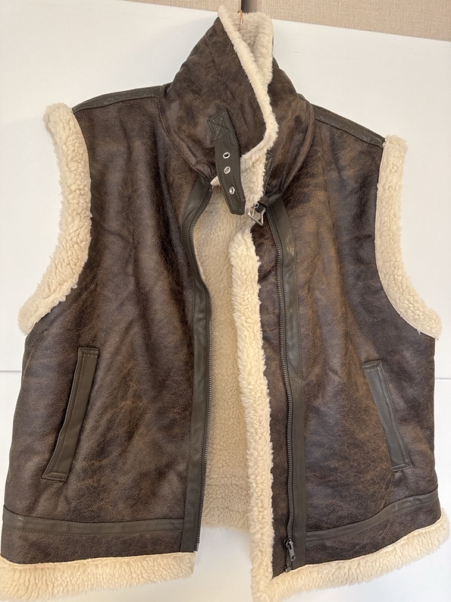 Gilets & Westen: Winter Faux Leather Vest Shearling Lining M - Warm! – Gebraucht aus Beringen von Edu-Nati
