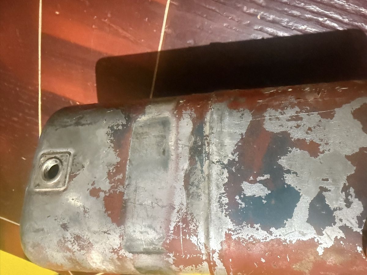 Sonstiges Fahrzeugzubehör: Aebi-Benzintank – Gebraucht aus Horriwil von Carrera68 6
