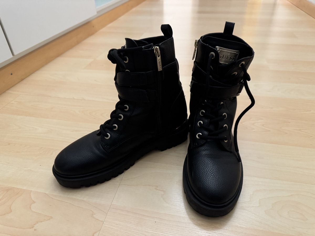 Guess Scarpe da donna: Guess Schnürstiefelette - black 38 – Usato da Rotkreuz venduto da luxurybe 1