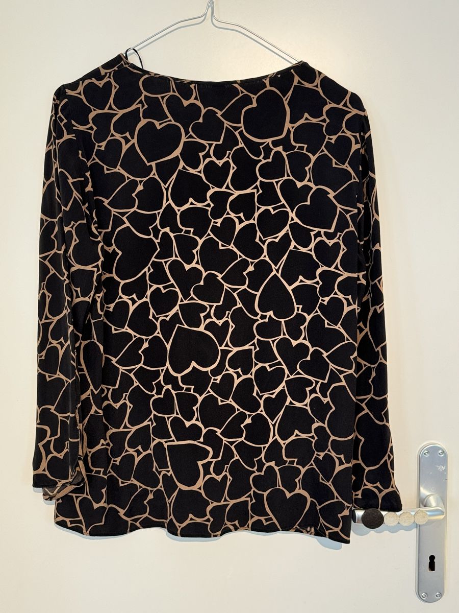 Marc Cain Camicette: Marc Cain Silk Blouse Hearts Size 1 – Usato da Hurden venduto da rac_wyf8 2
