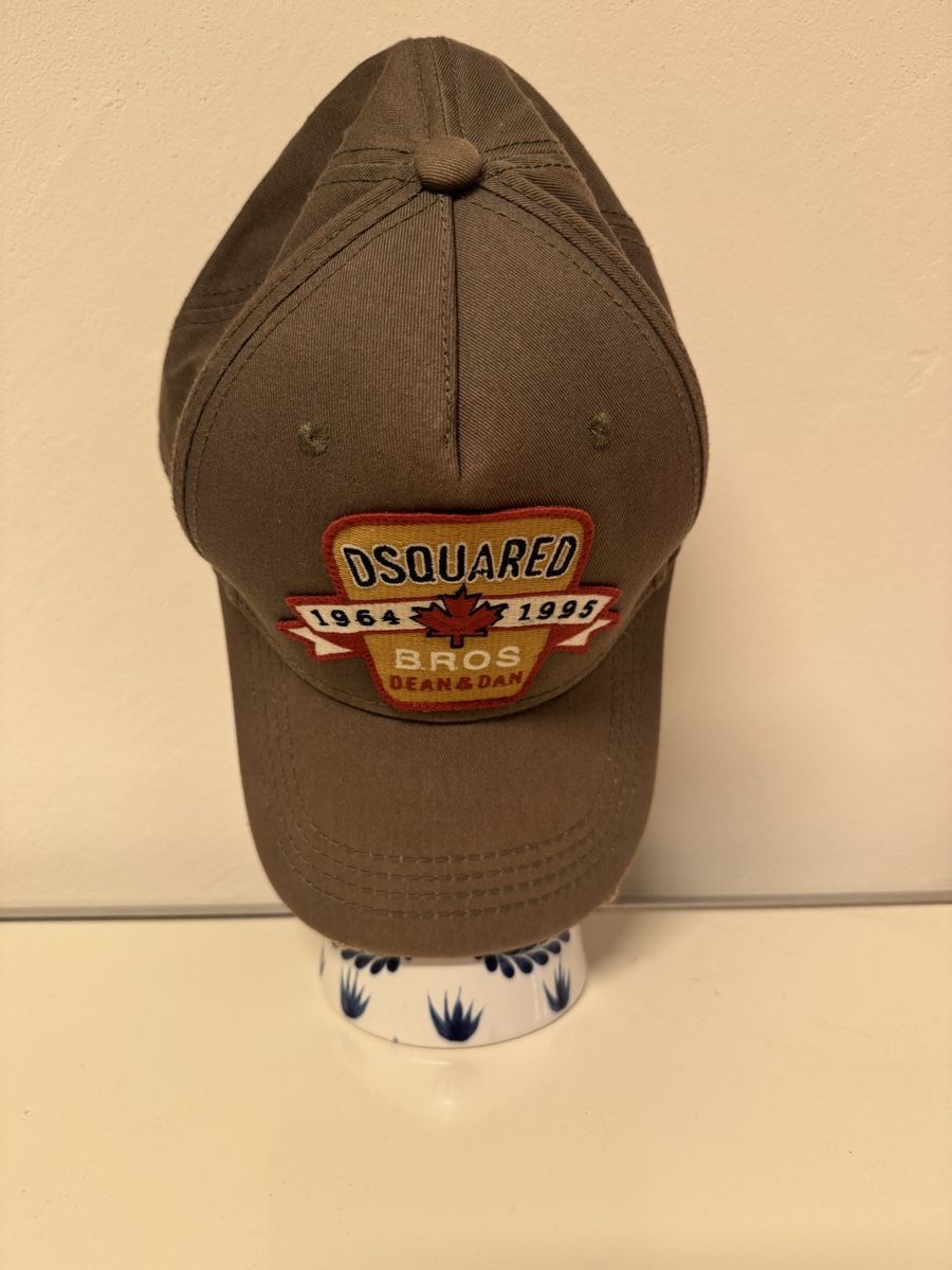 Dsquared2 Copricapi, berretti & cappellini: Dsquared2 Cap 💚 – Usato da Winterthur venduto da lisaylenia 1