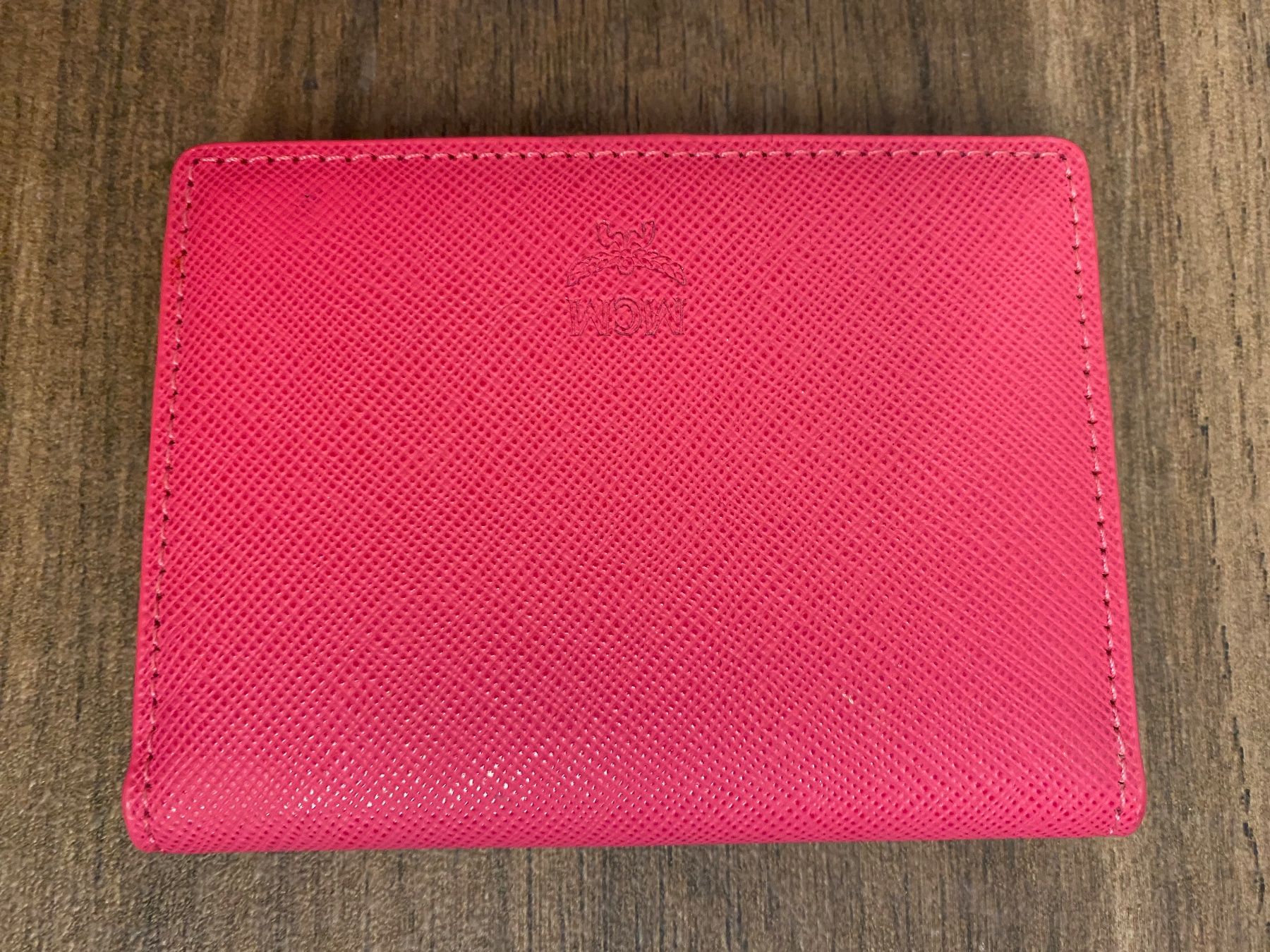 Mcm Portamonete: MCM Spiegel / Kartenhalter pink – Usato da Pratteln venduto da a23_j2gs 6