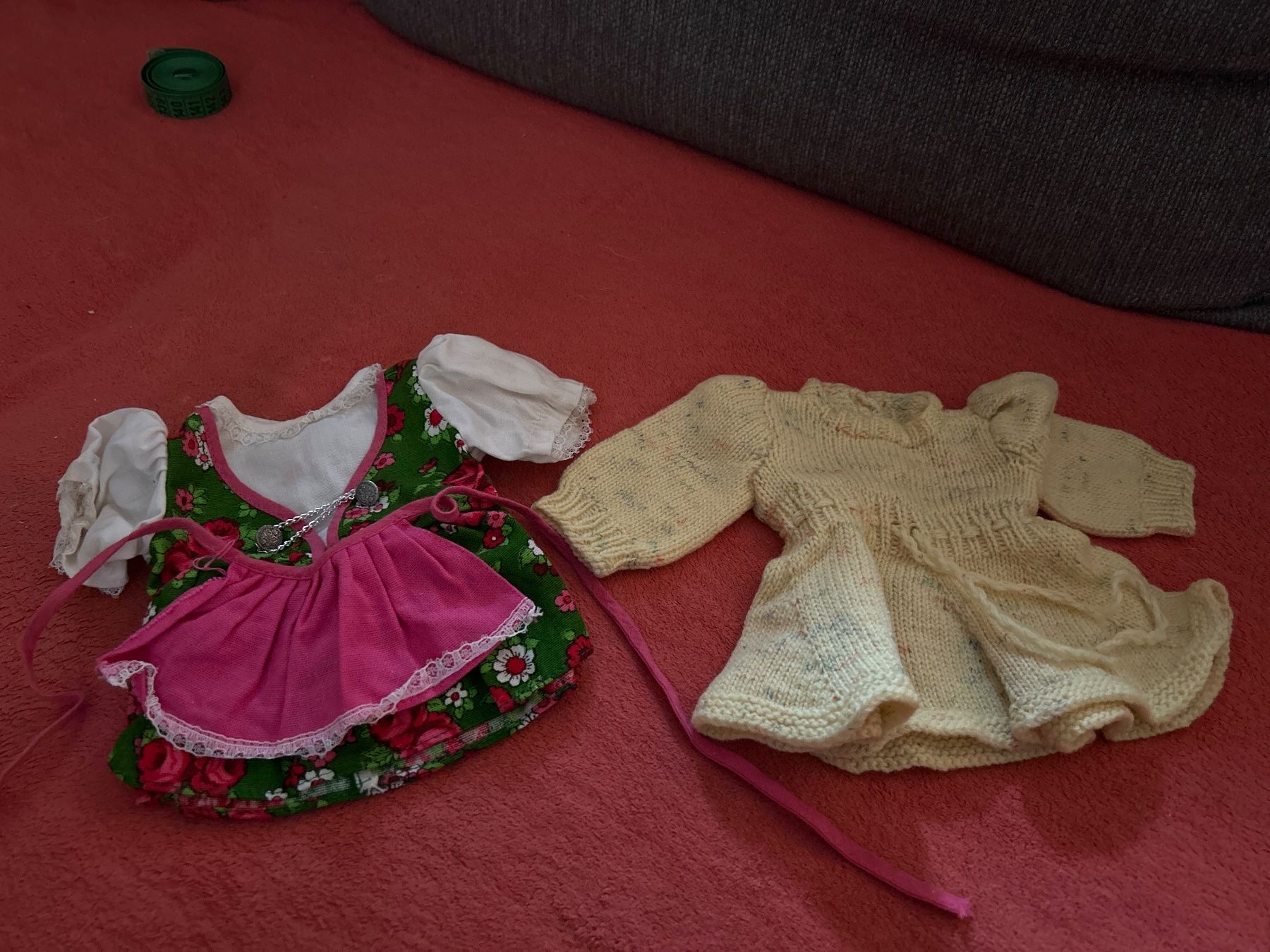 Poupées: Antike Puppe mit div. Kleidli – D'occasion à Safenwil par 551renate 2