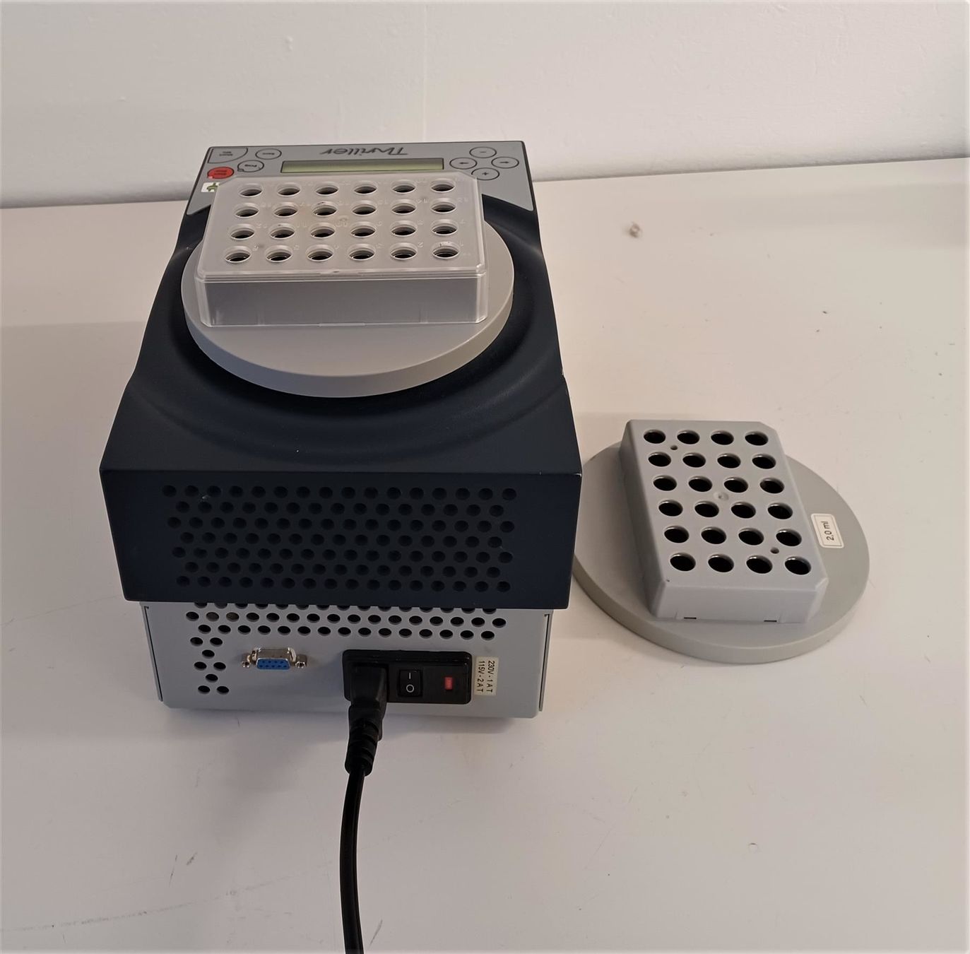 Accessori da laboratorio: Peqlab Thriller Inkubationsschüttler – Usato da Niederdorf venduto da LeptonAG_Labor 3