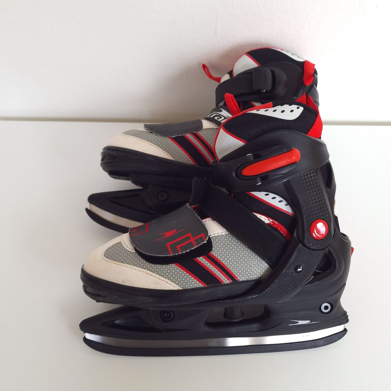 Pattini da ghiaccio: Mädchen Schlittschuhe von Crane Gr. 33-36 – Usato da Hallau venduto da CHACLA 2