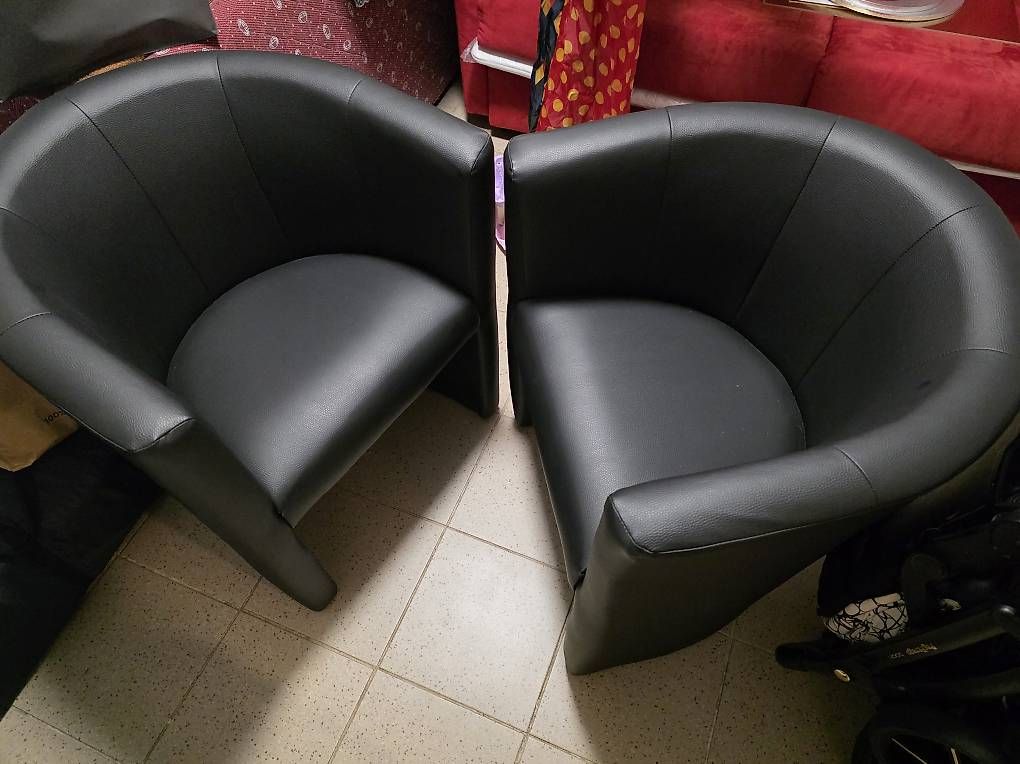 Fauteuils: Poltrona nera simil pelle  – Neuf avec emballage d'origine à Osogna par dax_t9lm 2