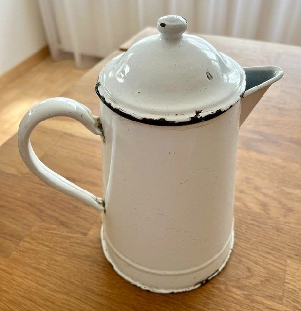 Teekannen: Vintage-Kaffee-/Teekanne aus Emaille – Gebraucht aus Kriens von heleneb02