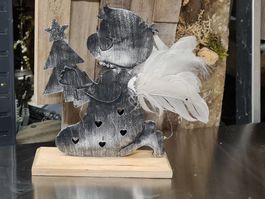 Dekorierter Metall Weihnachtsengel auf Holzsockel, H 21x17cm