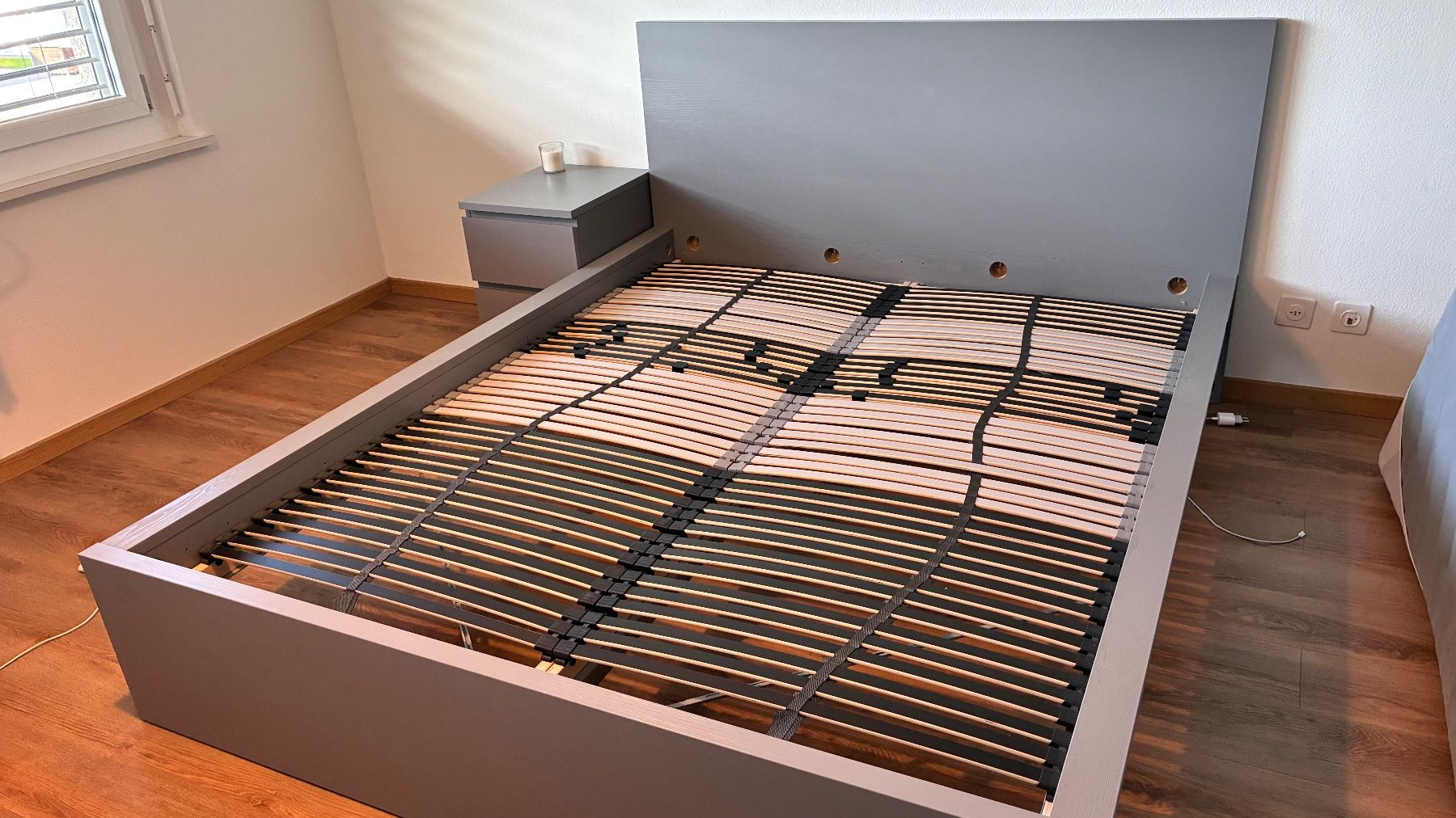 Ikea Letti: Malm Bett Grau 160x200cm – Usato da Solothurn venduto da yan_896d