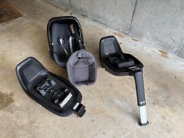 2x MaxiCosi Grundplatte mit Babyschale 2wayFix 2wayFamily