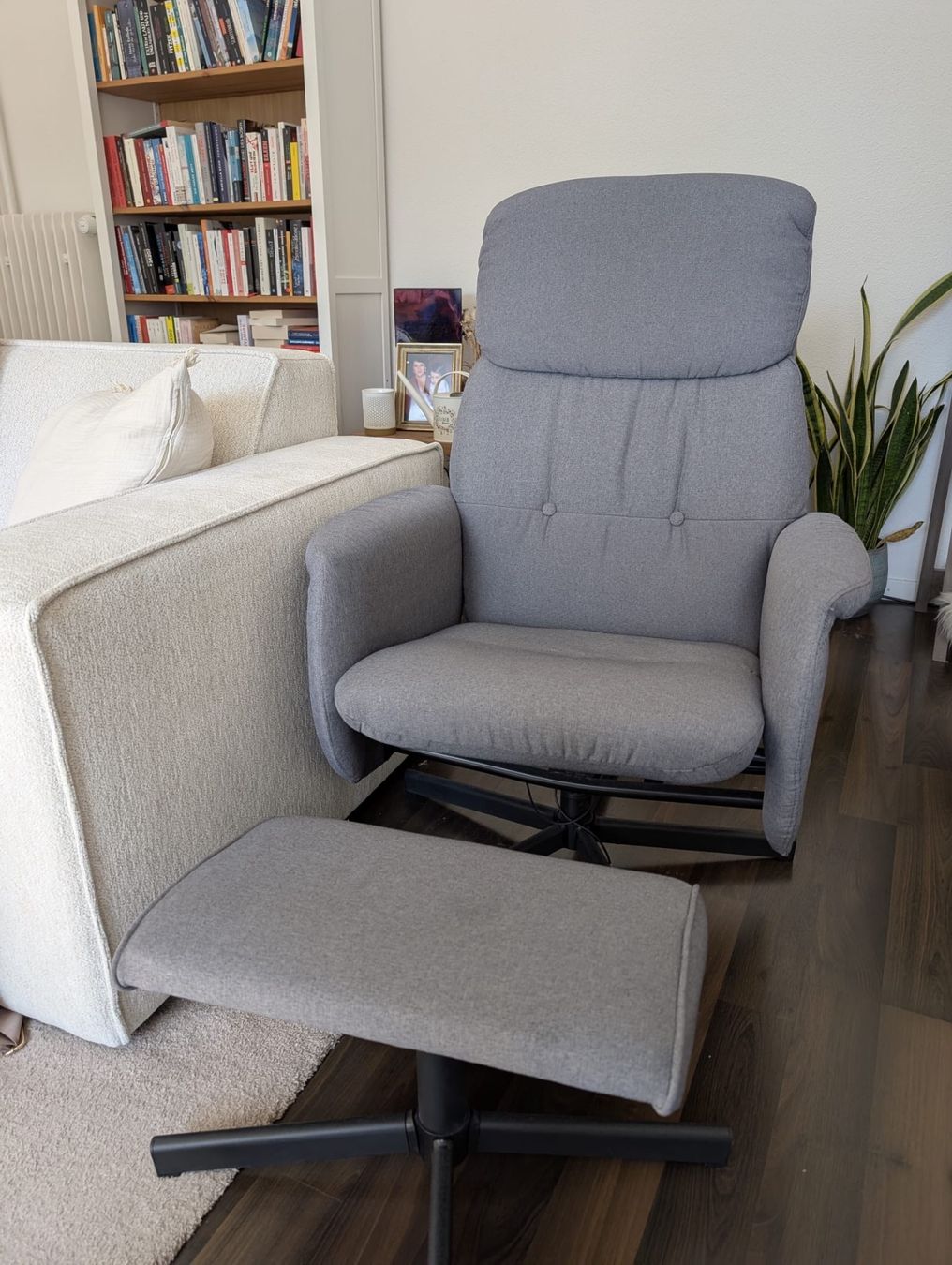 Poltrone: vidaXL Massagesessel mit Fußteil Hellgrau Stoff – Usato da Brunnen venduto da PetraSt